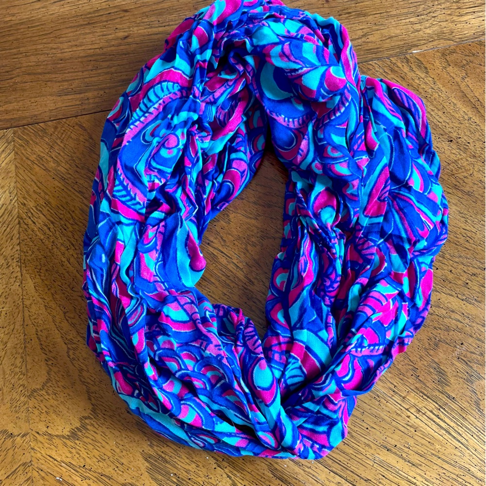 Lilly infinity scarf